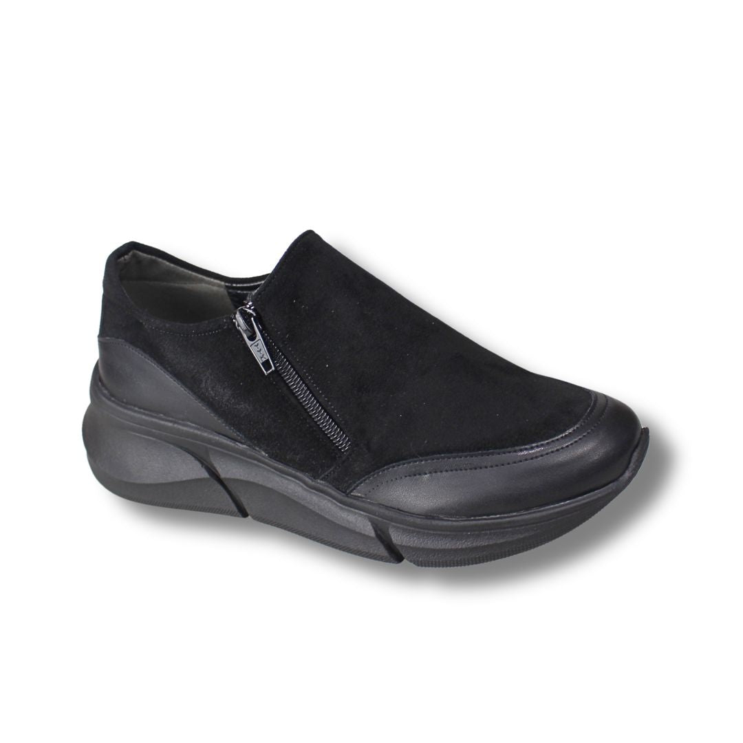 Sneakers | 94082