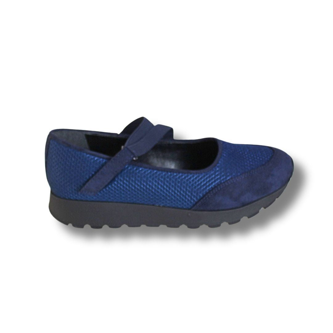 Sneakers | 3383