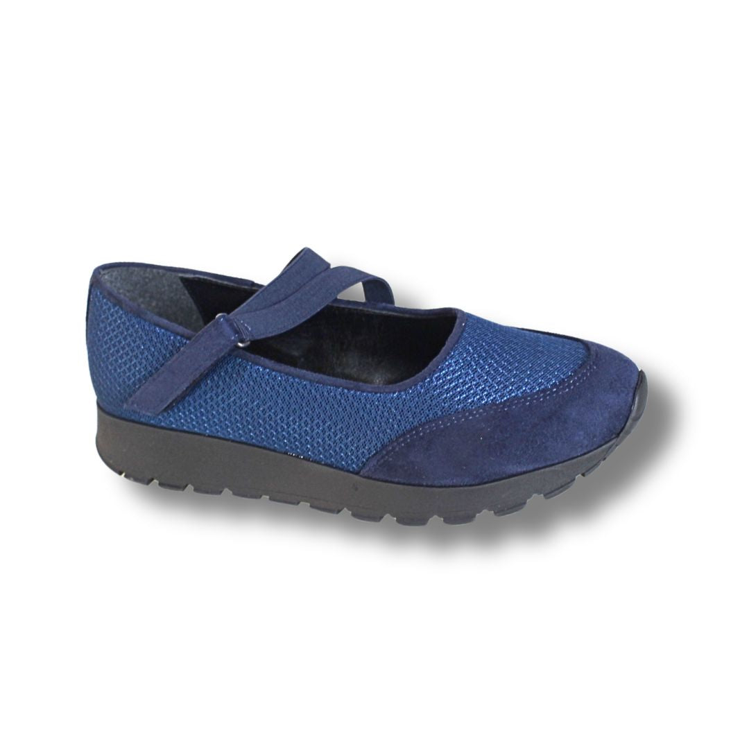 Sneakers | 3383