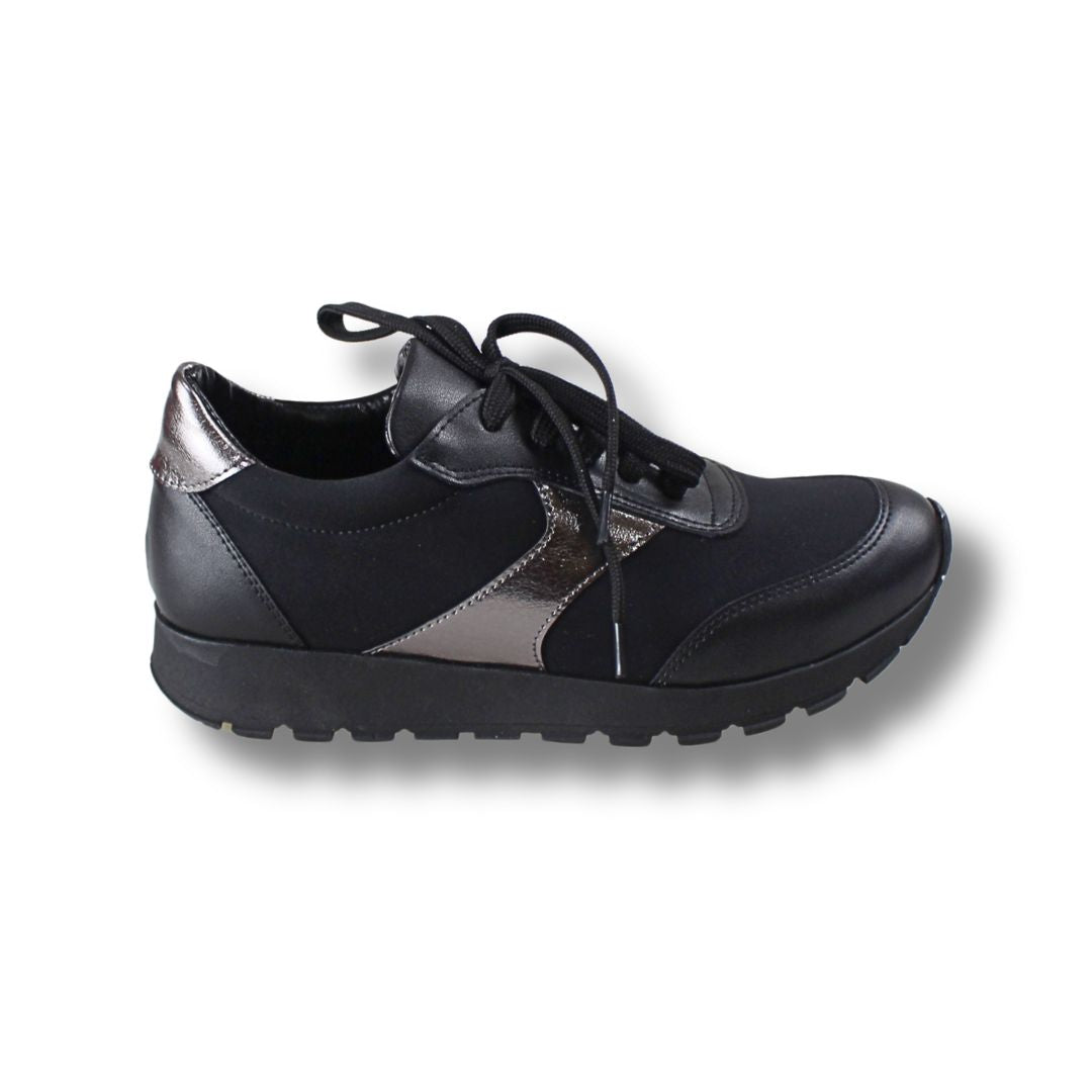 Sneakers | 3382