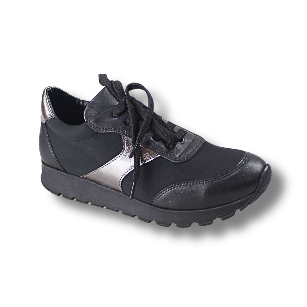 Sneakers | 3382