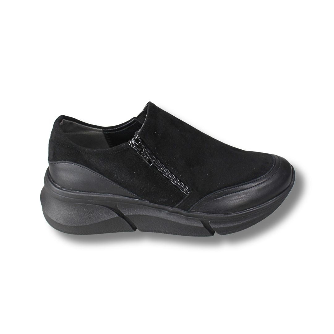 Sneakers | 94082