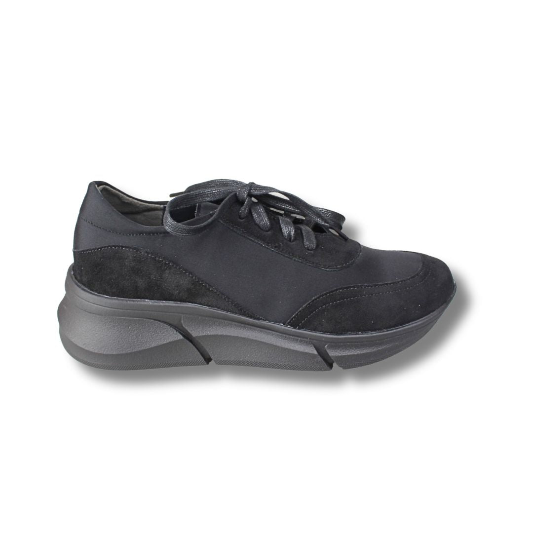 Sneakers | 94081