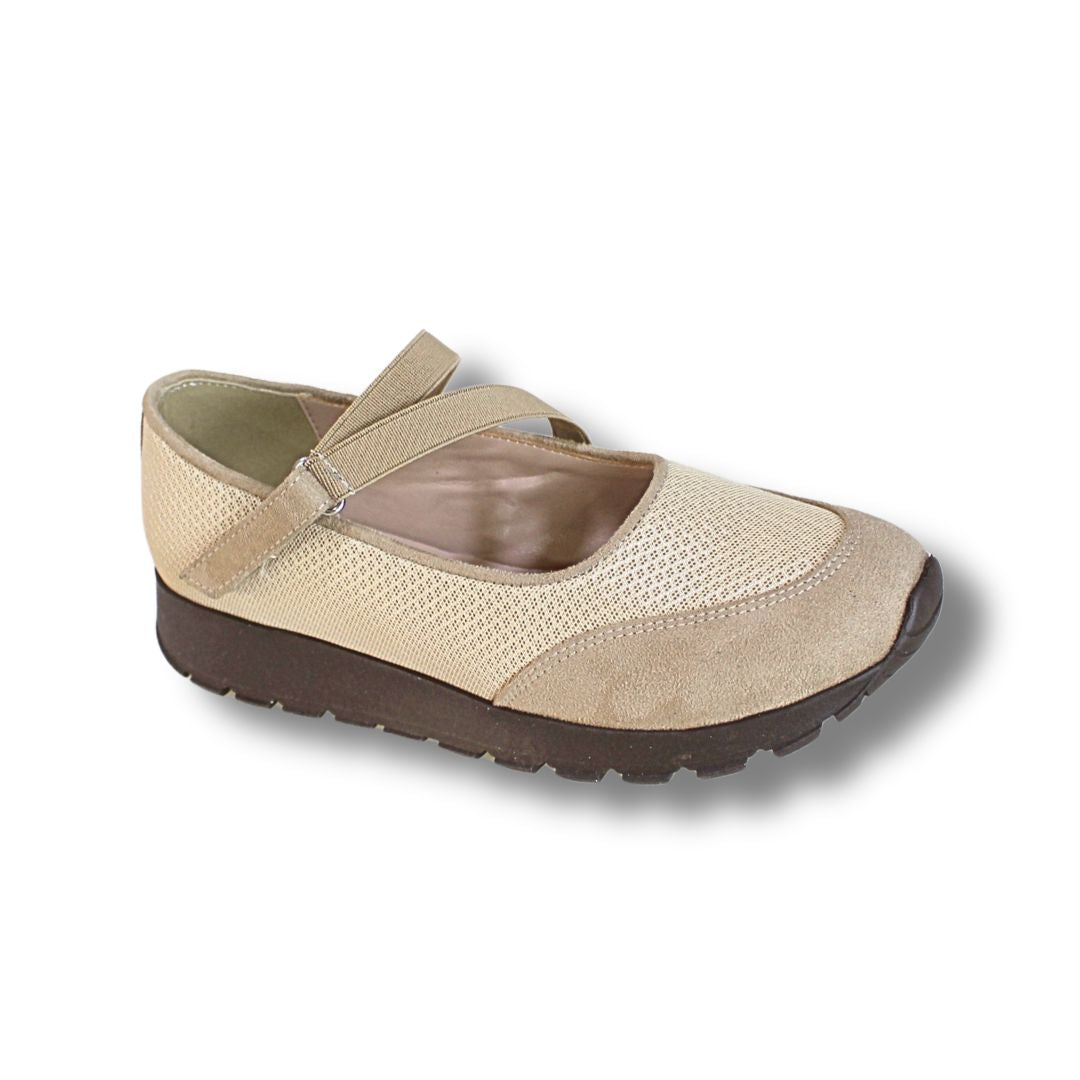 Sneakers | 3383